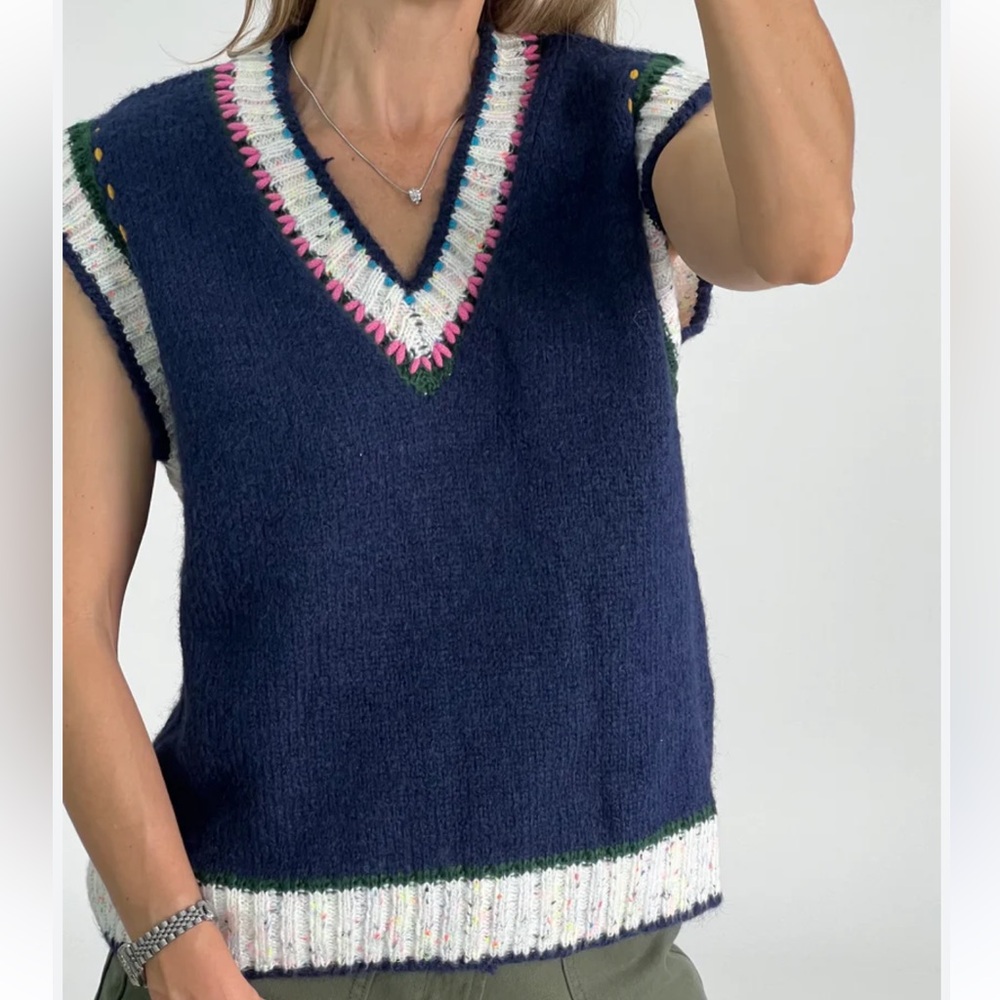 SHE + SKY Chunky Knit Navy‎ V-Neck Vest, size M